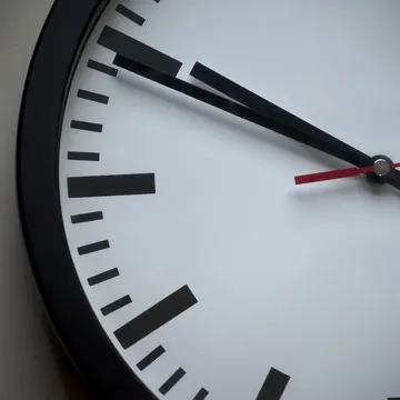 Muž z hodin aneb Proč se na podzim mění čas